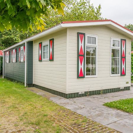 Chalet Op Vakantiepark In Baarland المظهر الخارجي الصورة